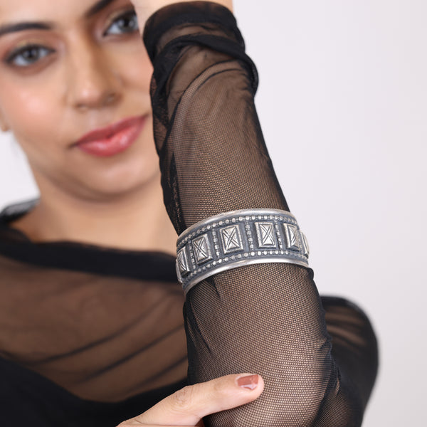 Bold Kada