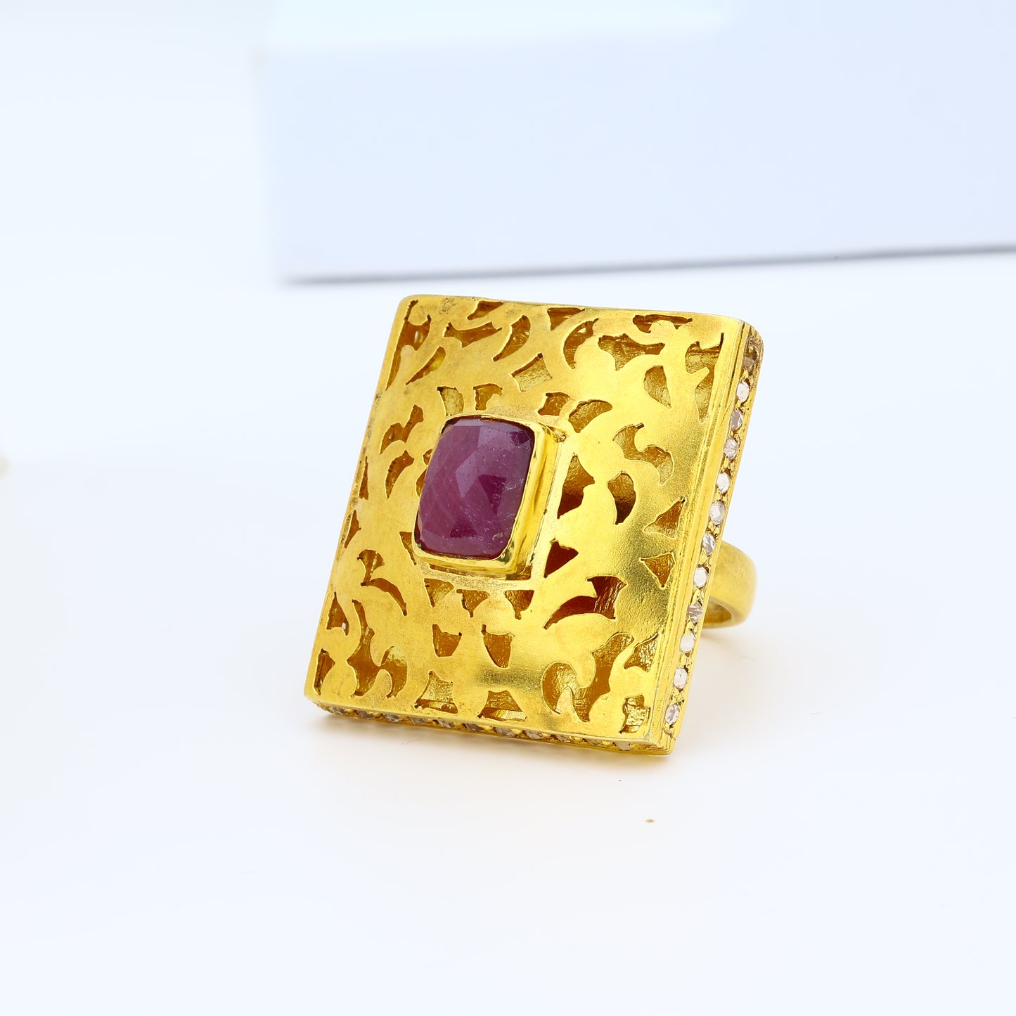 Gilded Box Ring
